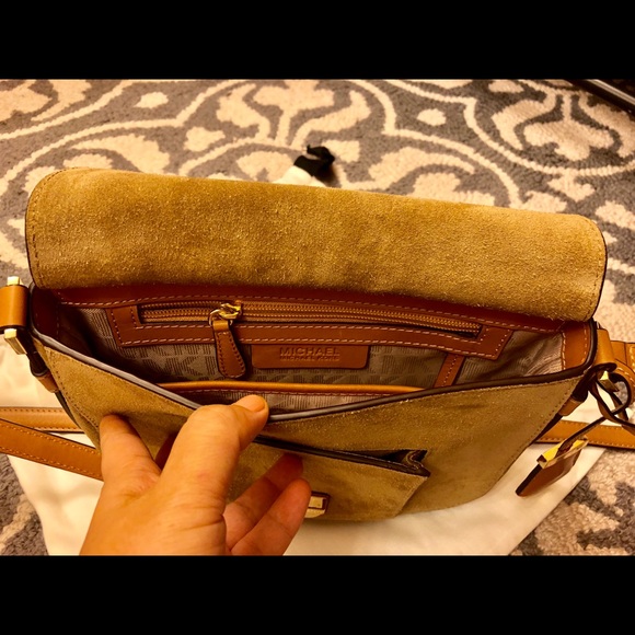 Suede Michael kors crossbody bag - Picture 3 of 4